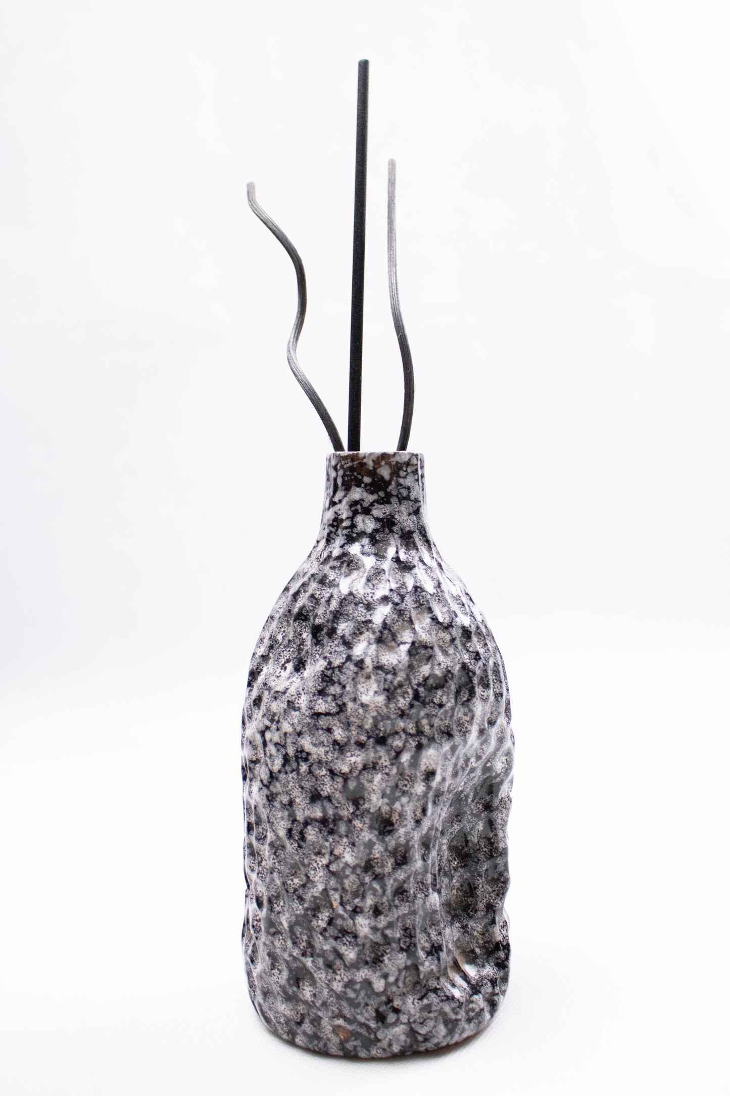 Handcrafted Clay Scent Diffuser – Textured Sculptural Form (black)