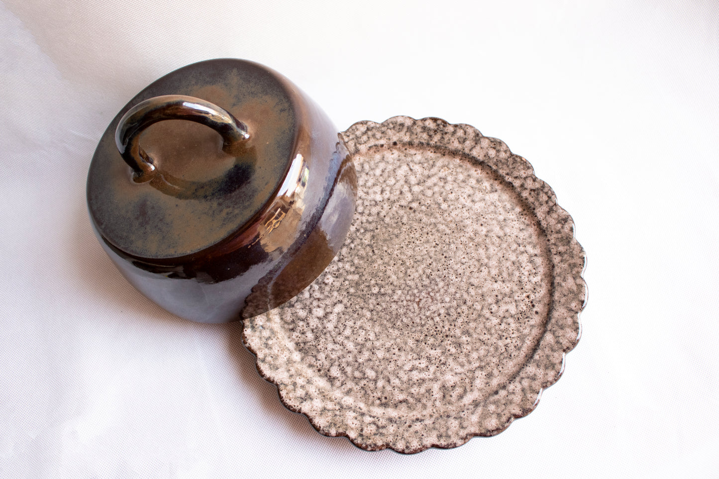 Covered Clay Serving Dish – Two-Piece Set