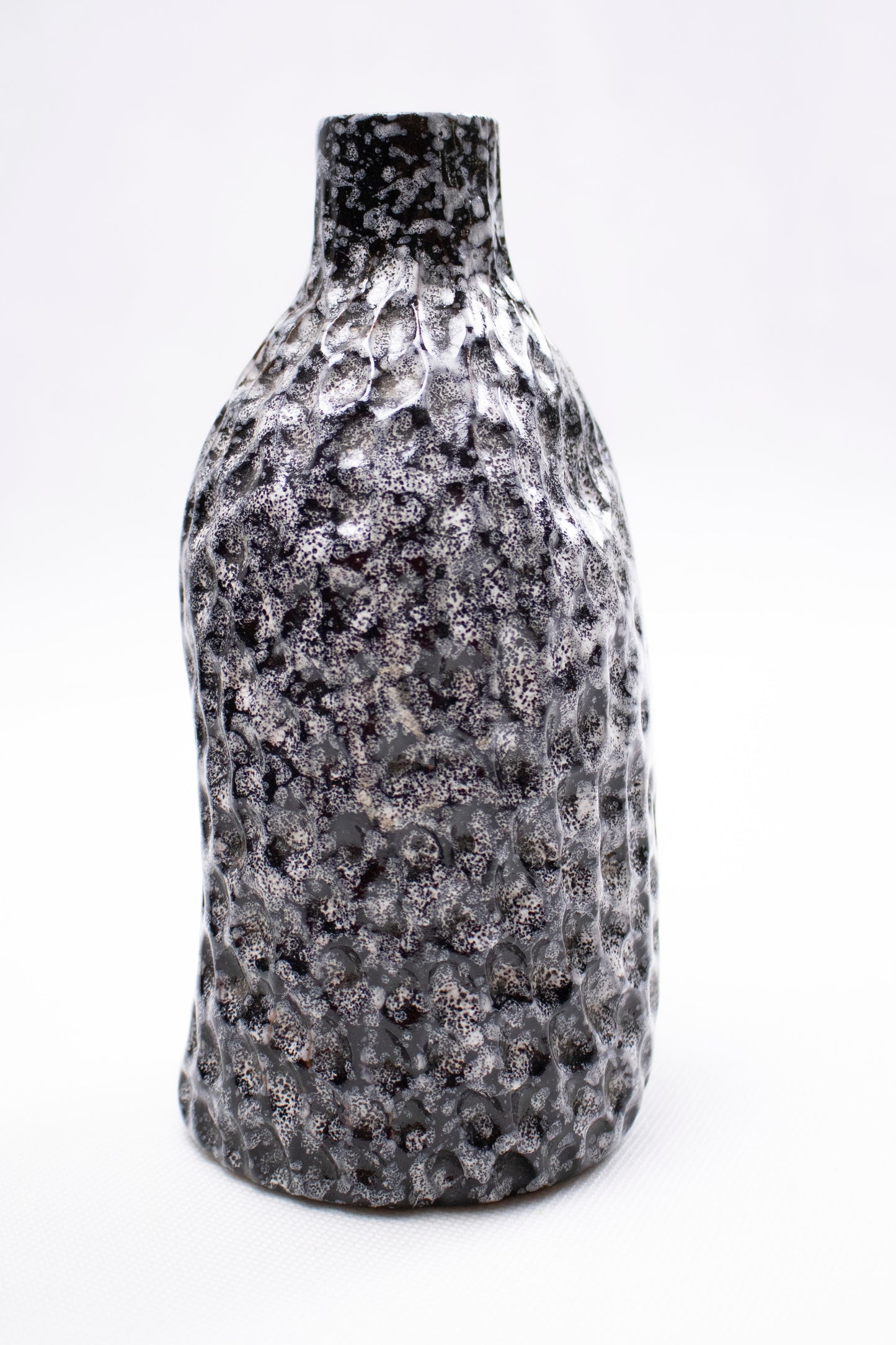 Handcrafted Clay Scent Diffuser – Textured Sculptural Form (black)