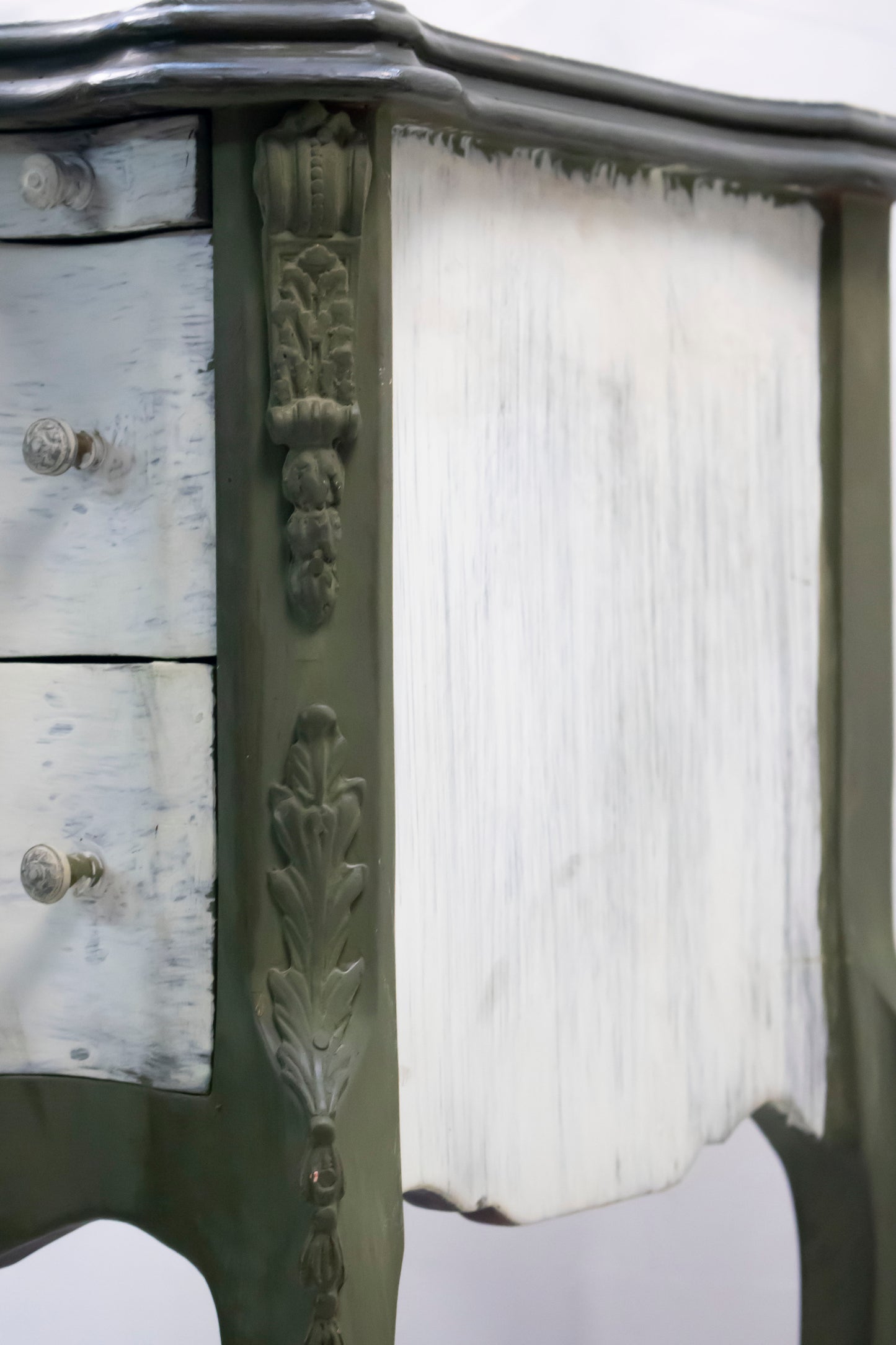 Vintage Mosky Wood Nightstand with White & Olive Finish