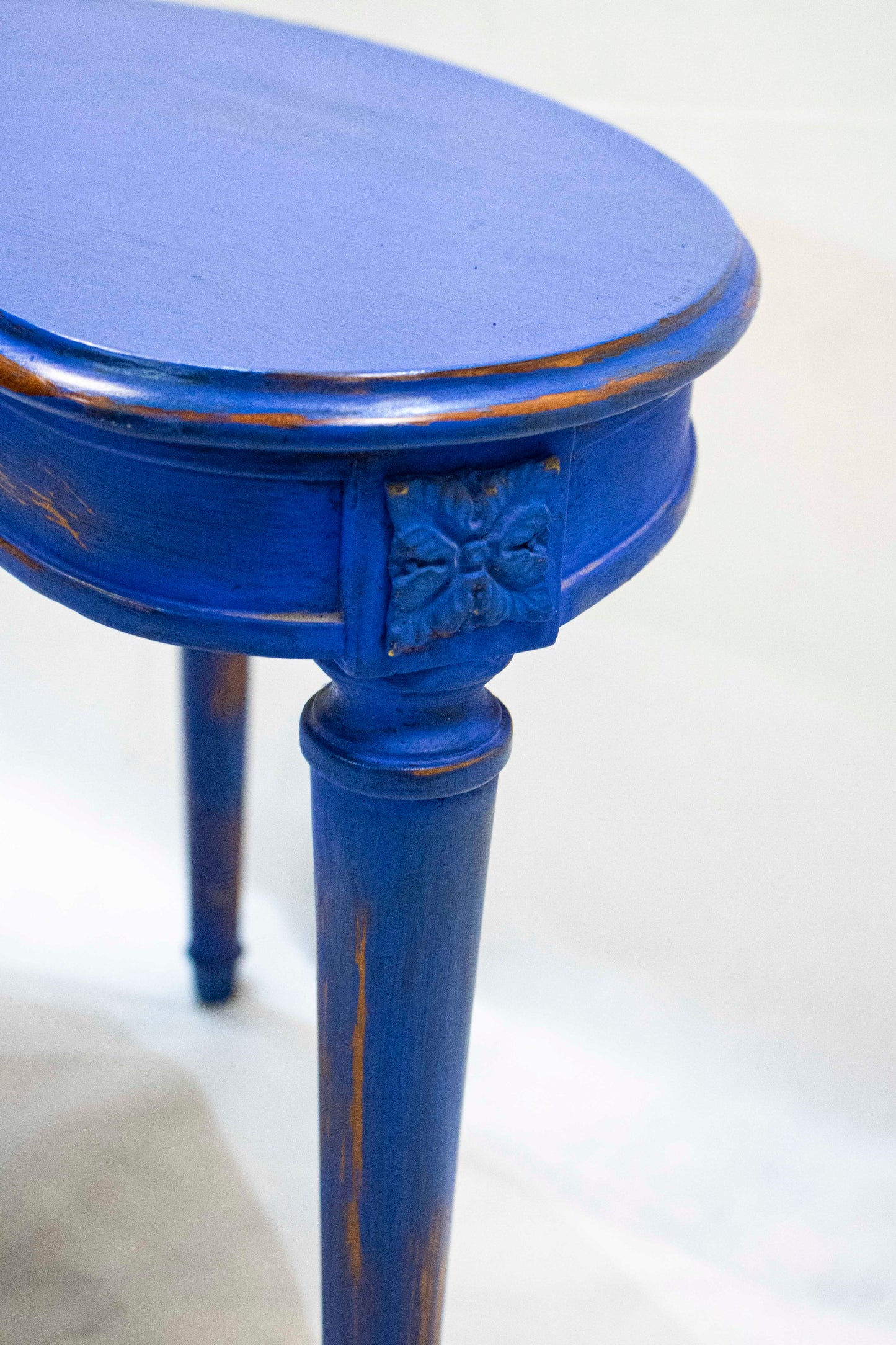 Vintage Nesting Tables Set — 3 Pieces