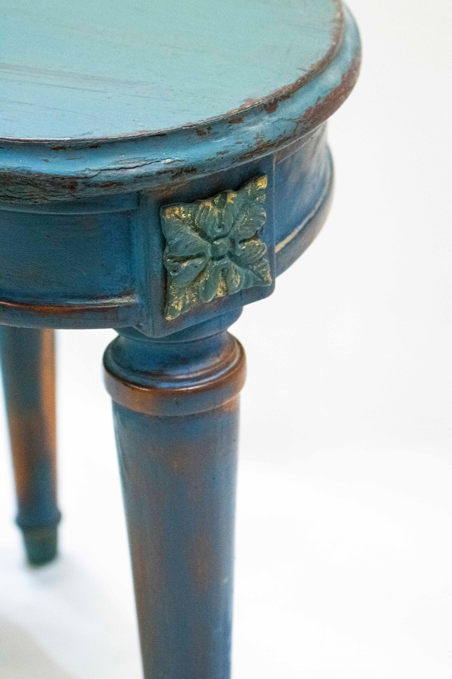 Vintage Nesting Tables Set — 3 Pieces