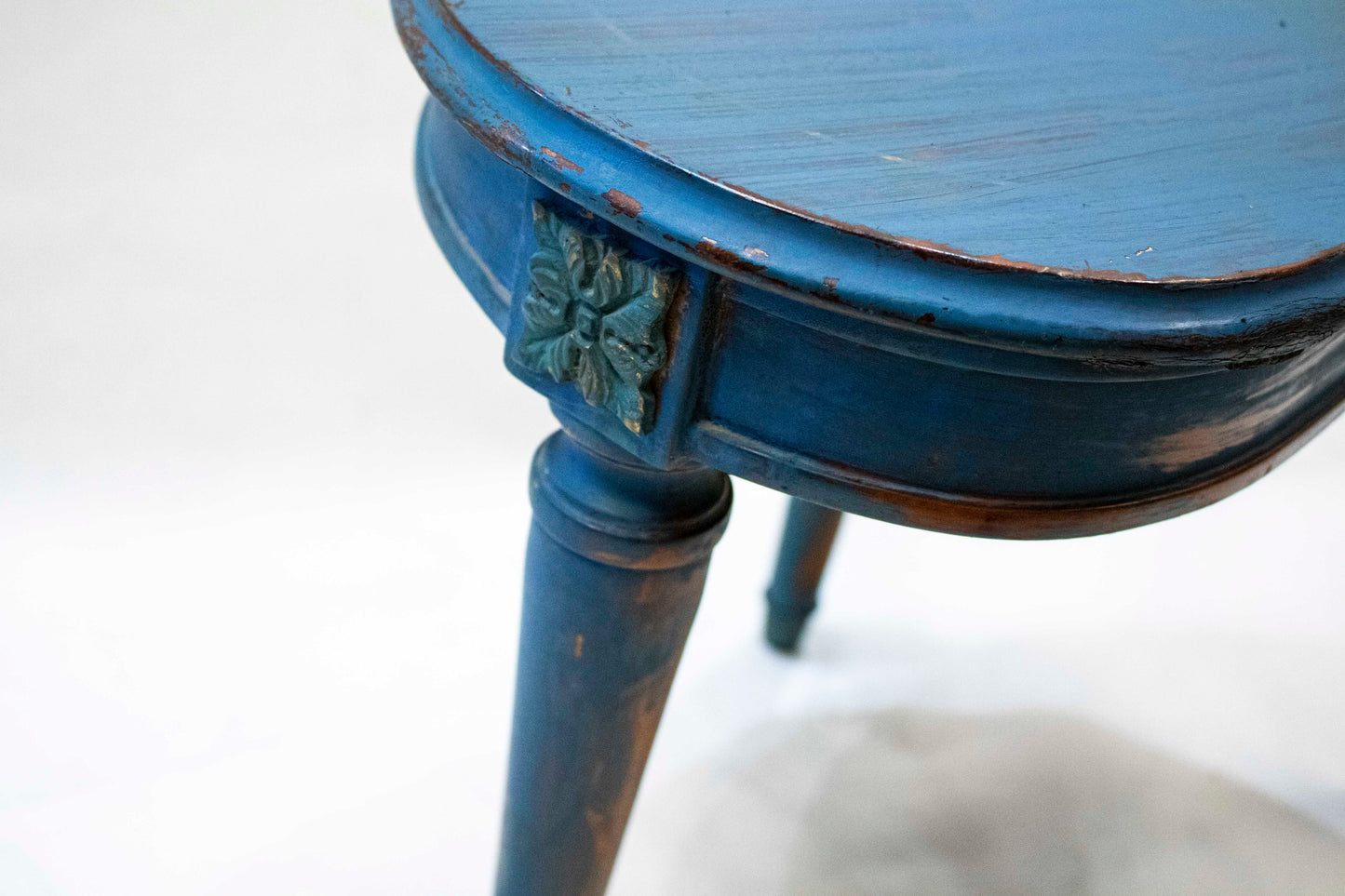 Vintage Nesting Tables Set — 3 Pieces
